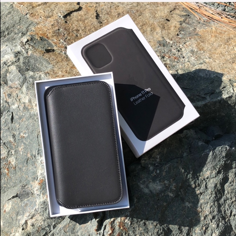 Apple🍎iPhone 11 Pro Leather Folio - Black🍎